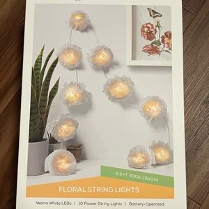 White Floral String Lights- 8.5 ft